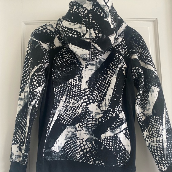 Lululemon Scuba Jacket - Picture 2 of 8